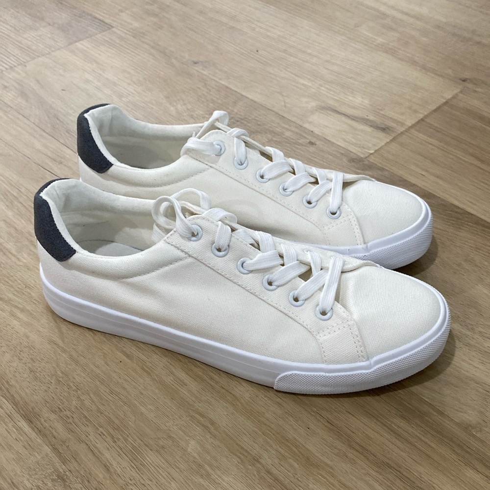 NEW Men’s Lace Up Canvas Sneakers